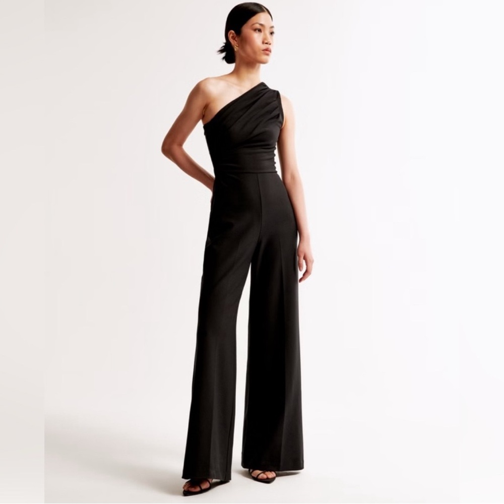 NWT Abercrombie One Shoulder Crepe Jumpsuit Medium Petite